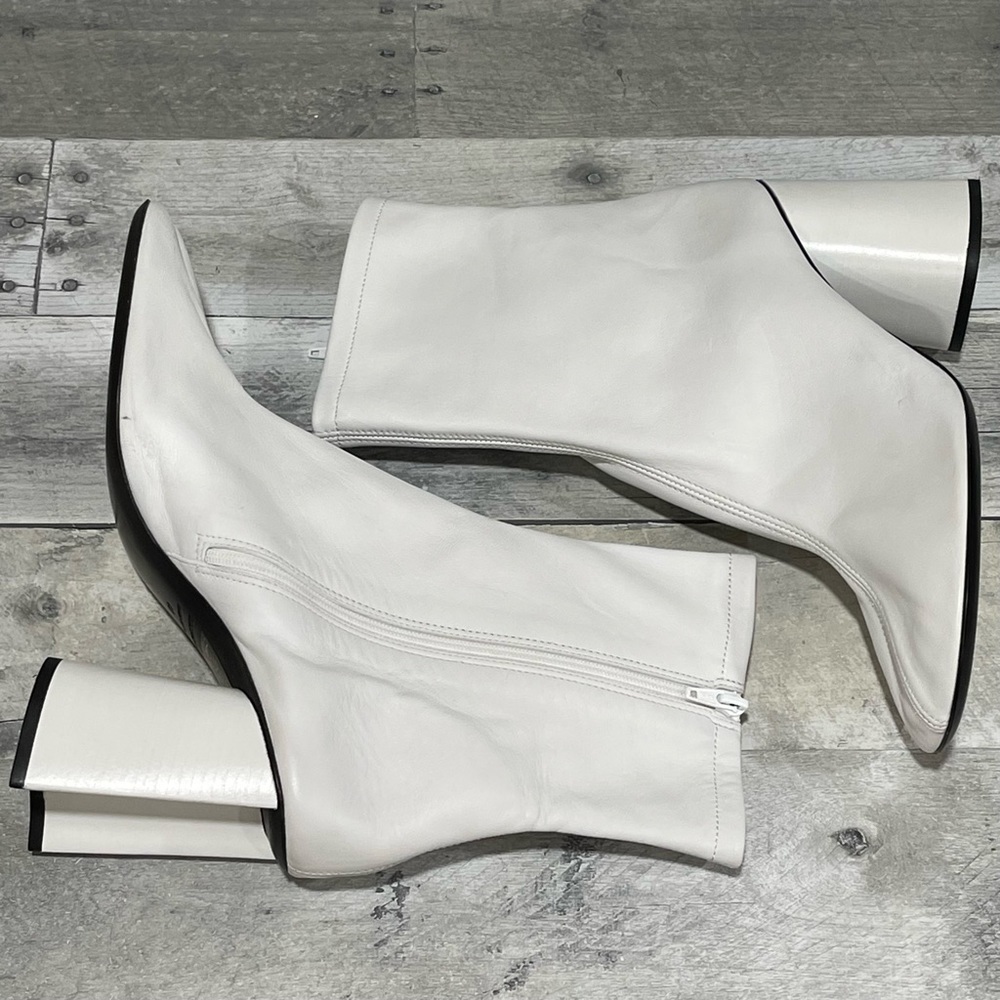 BALENCIAGA Glove Women’s Bootie - White - Size - 10 .US / 40 .EU - Picture 7 of 13